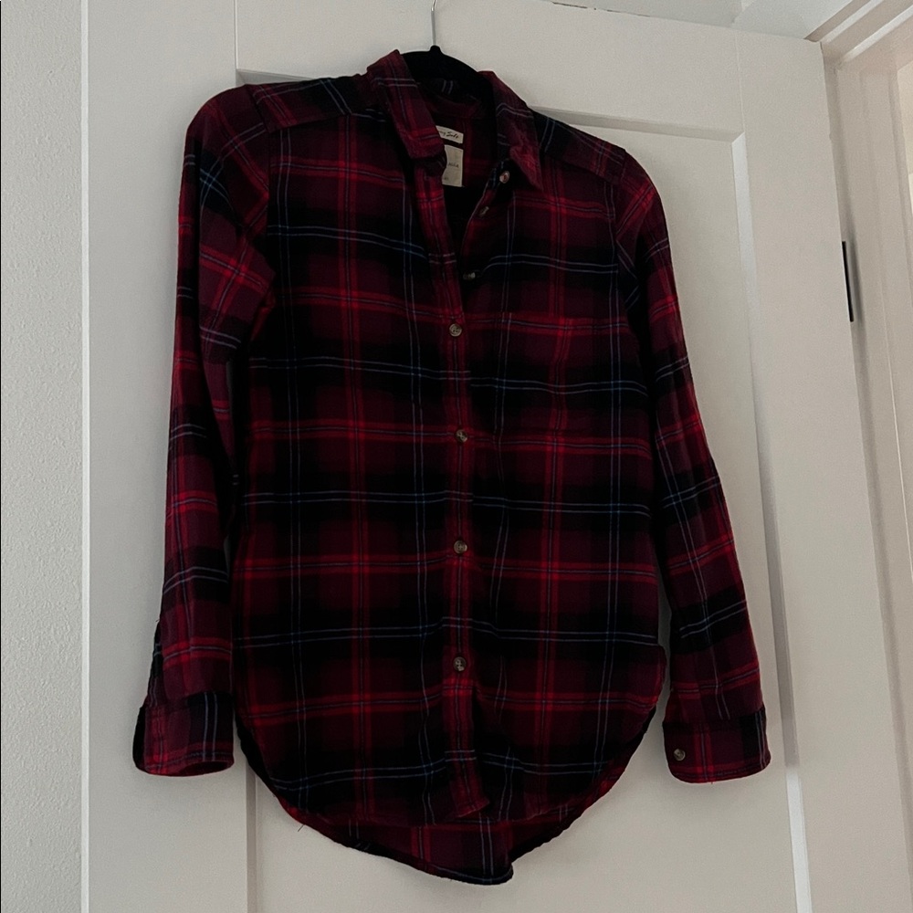 American Eagle Outfitters Red and Black Plaid Flannel Shirt